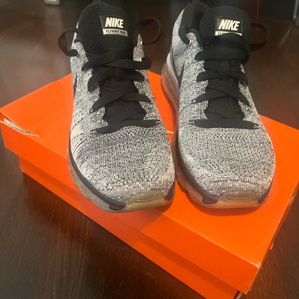 Nike Flyknit Max